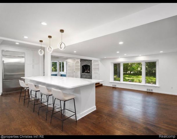 1257 Charrington Road, Bloomfield Hills, MI 48301