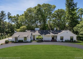 1257 Charrington Road, Bloomfield Hills, MI 48301