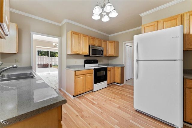 300 Sunrise Avenue, Medford, OR 97504