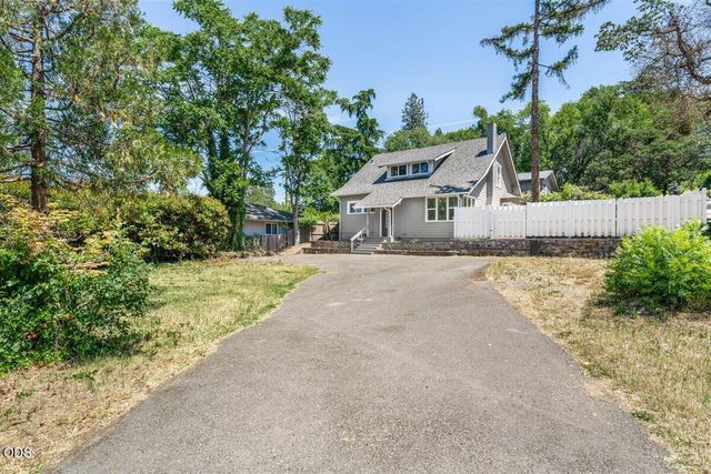 300 Sunrise Avenue, Medford, OR 97504