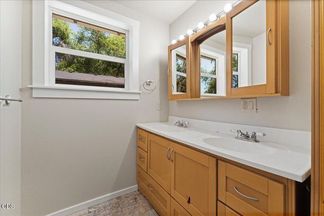 300 Sunrise Avenue, Medford, OR 97504