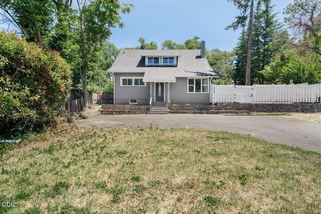 300 Sunrise Avenue, Medford, OR 97504