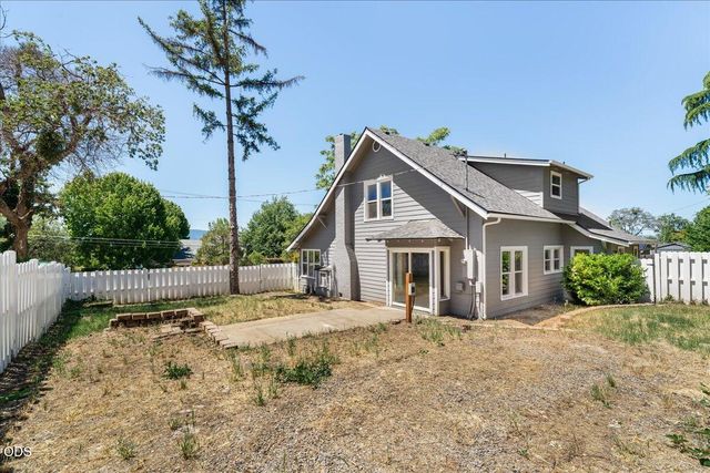 300 Sunrise Avenue, Medford, OR 97504