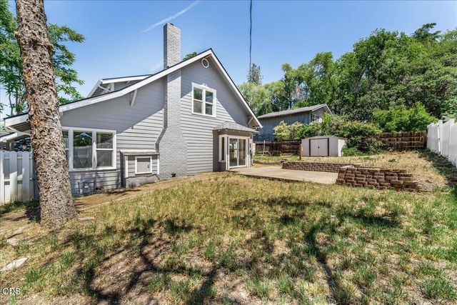 300 Sunrise Avenue, Medford, OR 97504