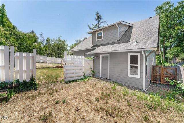 300 Sunrise Avenue, Medford, OR 97504
