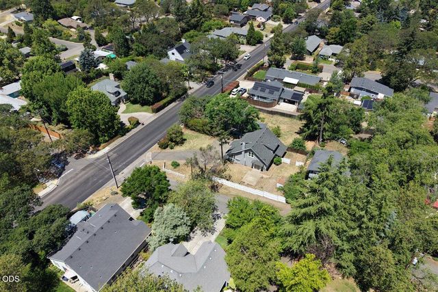 300 Sunrise Avenue, Medford, OR 97504