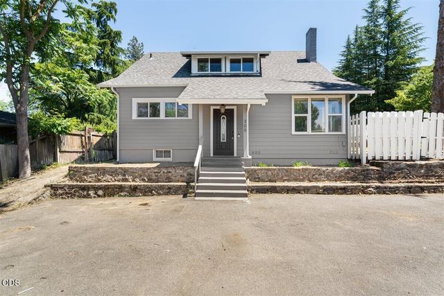 300 Sunrise Avenue, Medford, OR 97504
