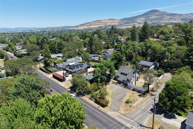 300 Sunrise Avenue, Medford, OR 97504