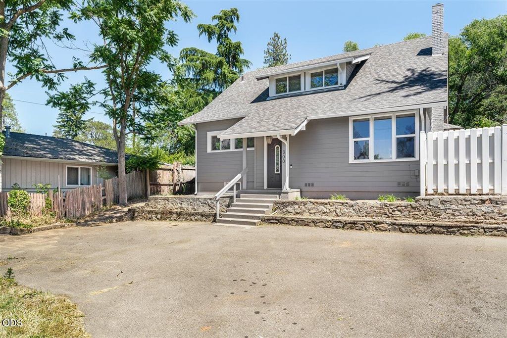 300 Sunrise Avenue, Medford, OR 97504