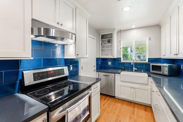4881 7th Ave, Sacramento, CA 95820