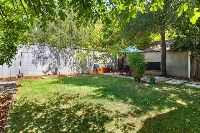 4881 7th Ave, Sacramento, CA 95820