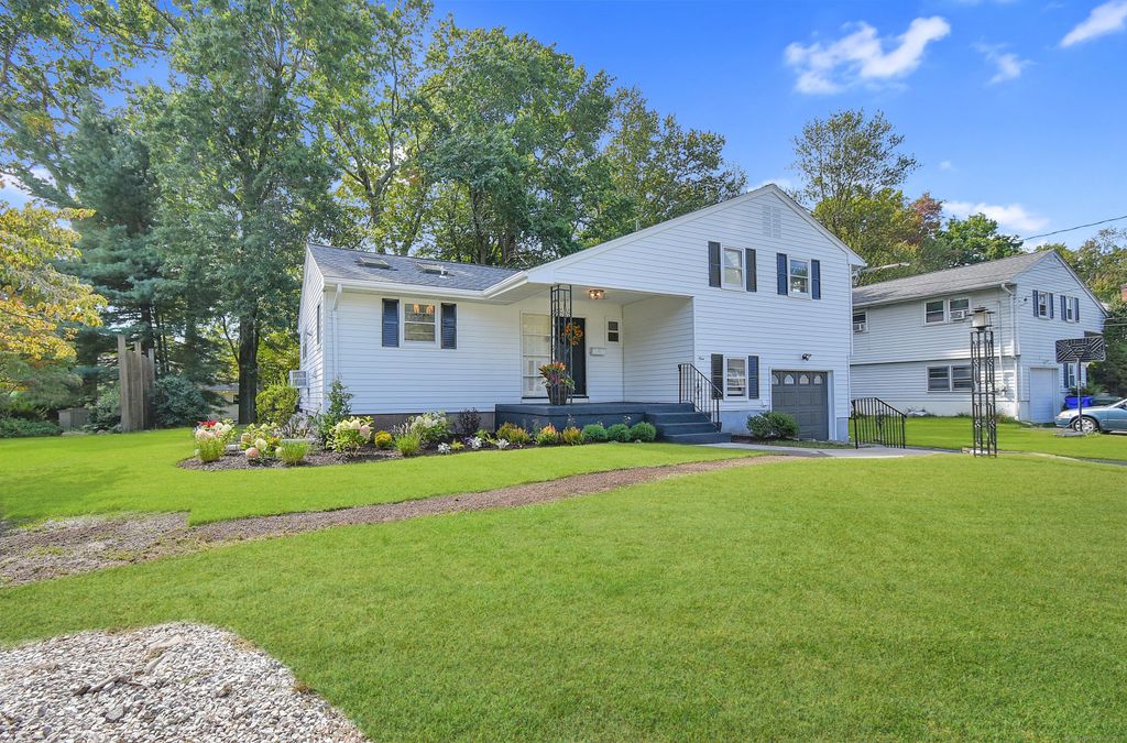 9 Carlyle Road, West Hartford, CT 06117