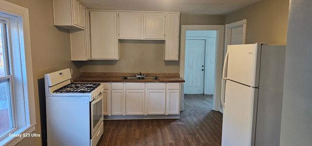 138 N Woodlawn Avenue, Aurora, IL 60506