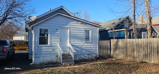 138 N Woodlawn Avenue, Aurora, IL 60506