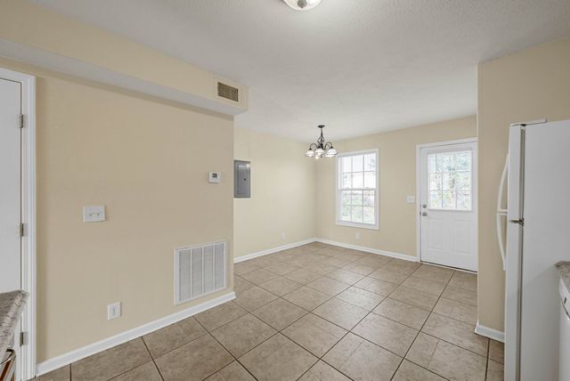 2331 Raleigh Ct Apt 6, Clarksville, TN 37043