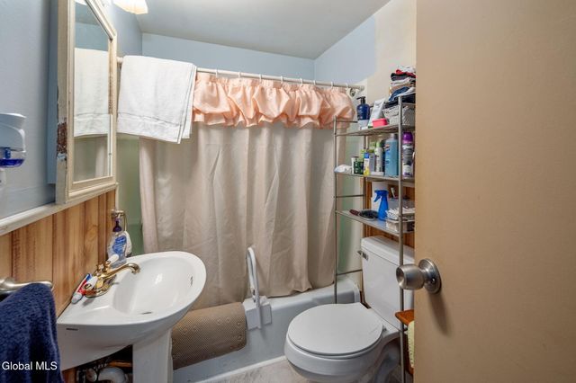 1002 Strong Street, Schenectady, NY 12307