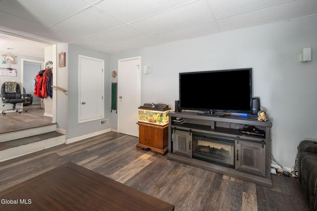 1002 Strong Street, Schenectady, NY 12307