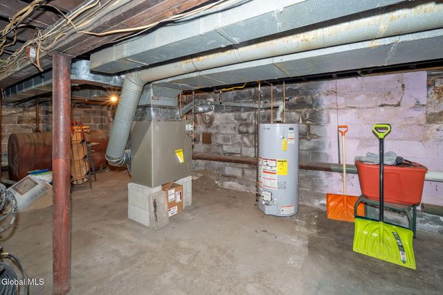 1002 Strong Street, Schenectady, NY 12307