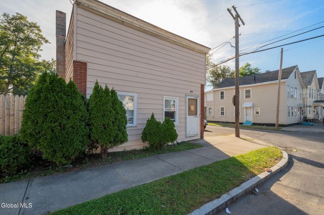 1002 Strong Street, Schenectady, NY 12307