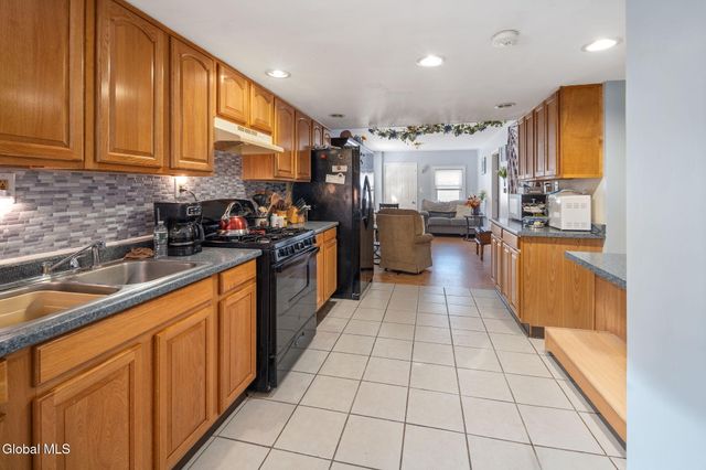 1002 Strong Street, Schenectady, NY 12307