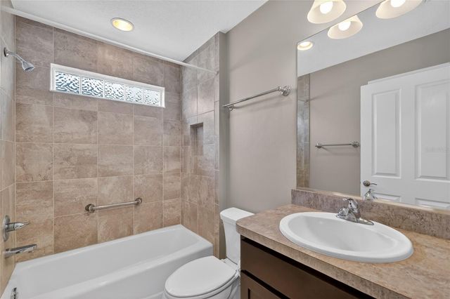 11113 LAMMER LANE, Oxford, FL 34484
