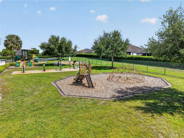 11113 LAMMER LANE, Oxford, FL 34484