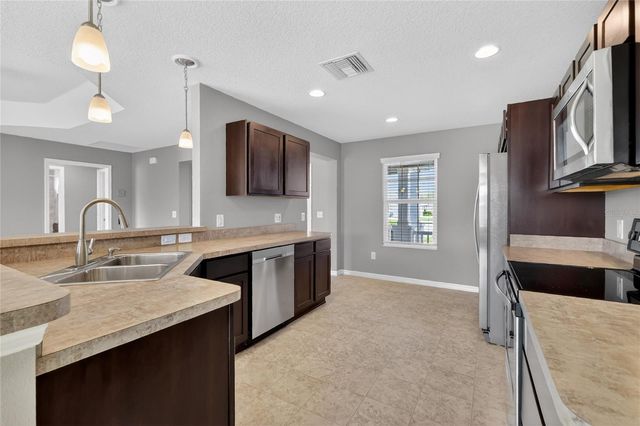 11113 LAMMER LANE, Oxford, FL 34484