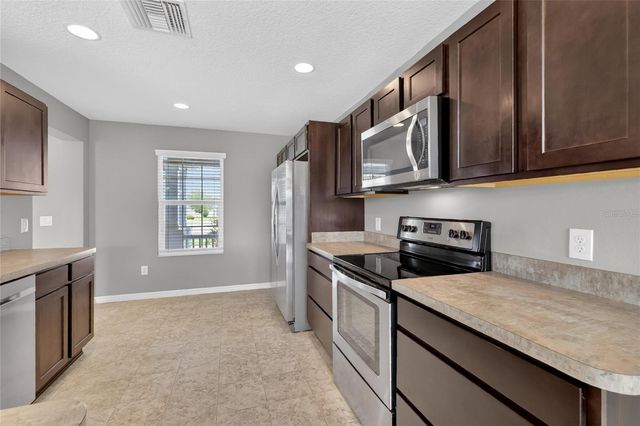 11113 LAMMER LANE, Oxford, FL 34484
