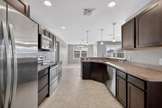 11113 LAMMER LANE, Oxford, FL 34484