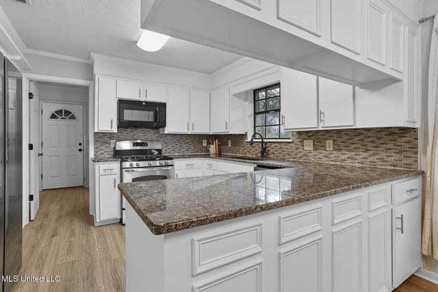 100 Foxgate Place, Jackson, MS 39211