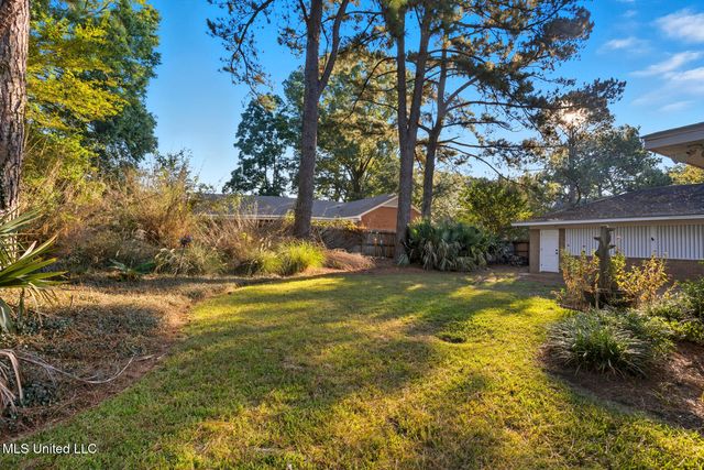 100 Foxgate Place, Jackson, MS 39211