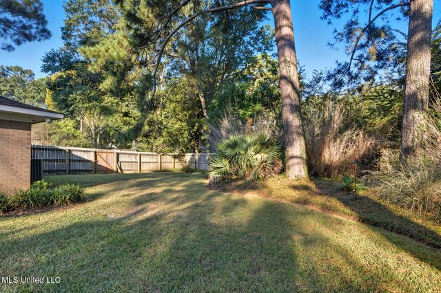 100 Foxgate Place, Jackson, MS 39211