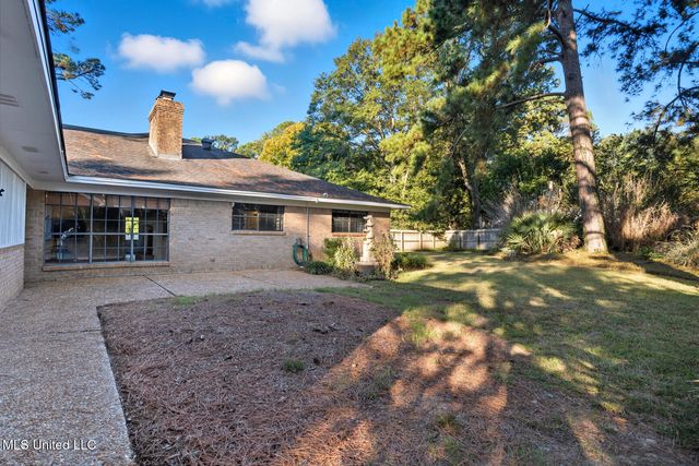 100 Foxgate Place, Jackson, MS 39211