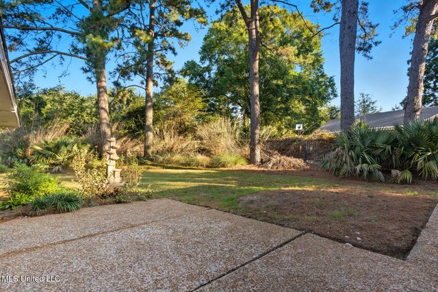 100 Foxgate Place, Jackson, MS 39211