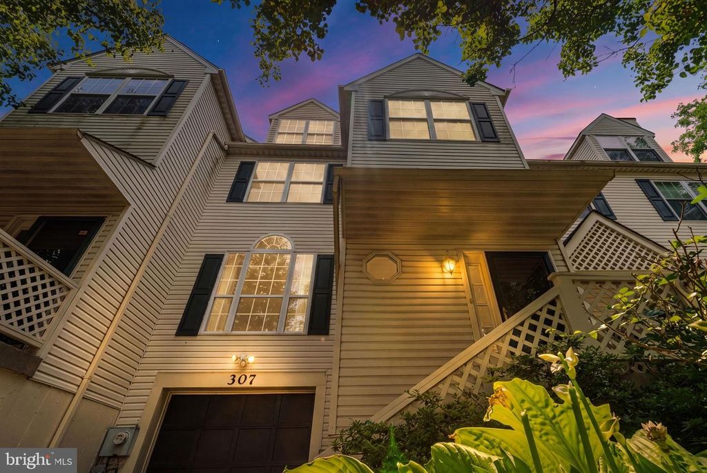 307 THYME LN, Philadelphia, PA 19128