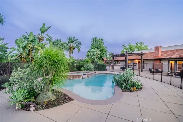 5300 Via San Jacinto, Riverside, CA 92506