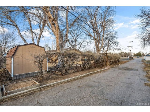 2214 11th St, Greeley, CO 80631