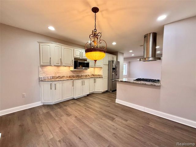 32607 Lancaster Drive, Warren, MI 48088