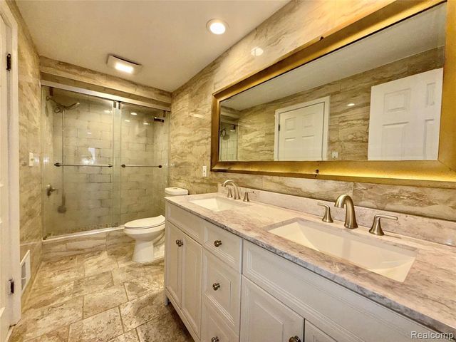 32607 Lancaster Drive, Warren, MI 48088