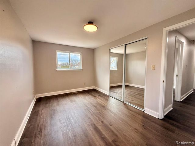 32607 Lancaster Drive, Warren, MI 48088