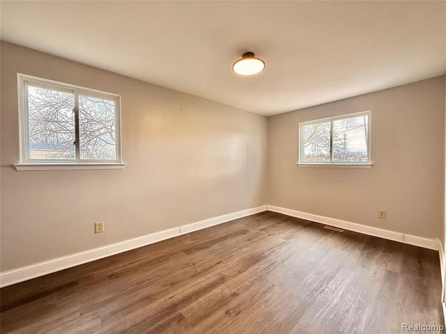 32607 Lancaster Drive, Warren, MI 48088