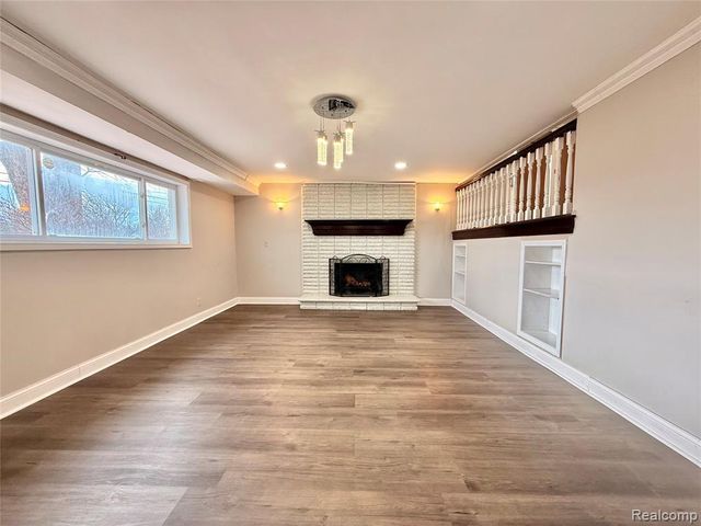 32607 Lancaster Drive, Warren, MI 48088