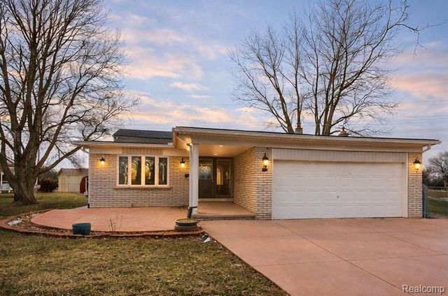 32607 Lancaster Drive, Warren, MI 48088