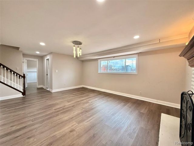 32607 Lancaster Drive, Warren, MI 48088