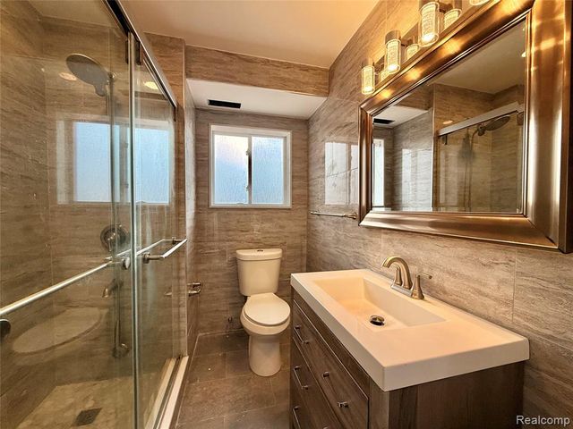 32607 Lancaster Drive, Warren, MI 48088