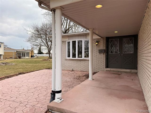 32607 Lancaster Drive, Warren, MI 48088