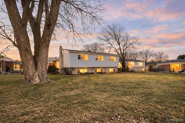 32607 Lancaster Drive, Warren, MI 48088