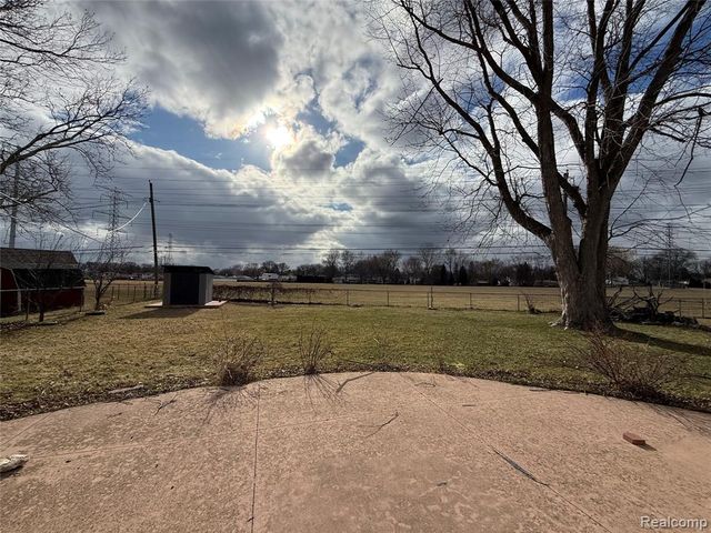 32607 Lancaster Drive, Warren, MI 48088