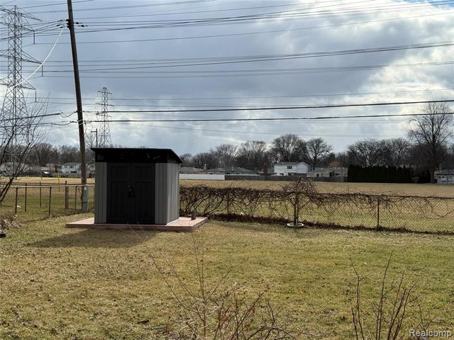 32607 Lancaster Drive, Warren, MI 48088