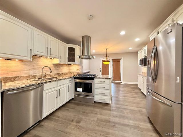 32607 Lancaster Drive, Warren, MI 48088